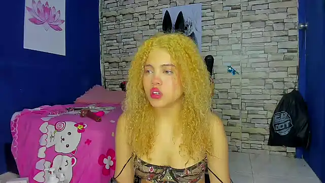 sofiacastillo01 online show from February 13, 12:43 pm