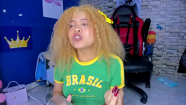 sofiacastillo01 online show from February 15, 12:48 am