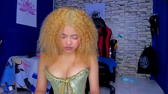 sofiacastillo01 online show from February 15, 5:17 pm