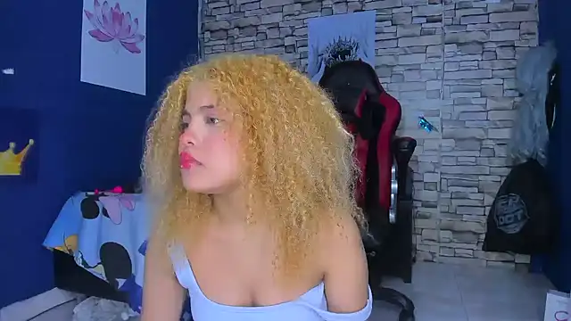 sofiacastillo01 online show from February 18, 4:05 pm