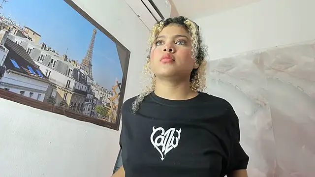 sofiacastillo01 online show from May 12, 1:30 pm
