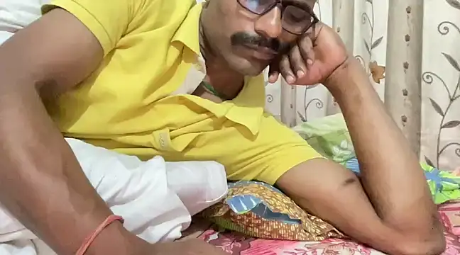 Snapshot of HORNY4UDESI chatting on December 1, 10:53 pm HORNY4UDESI online show from December 1, 10:53 pm