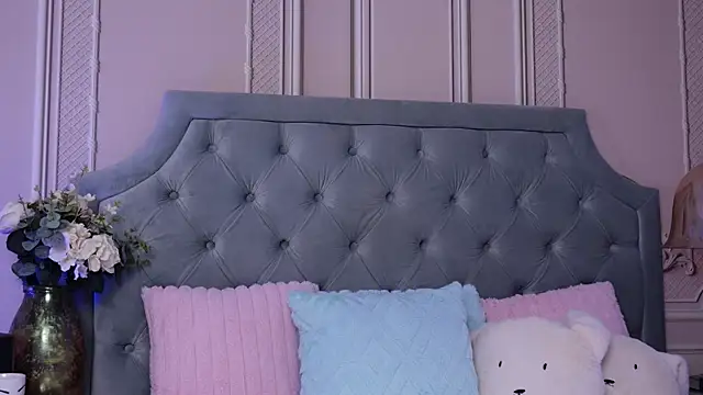 LucyAddison online show from June 21, 6:16 am