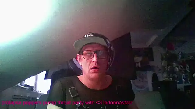 Snapshot of Bigthroaterboy chatting on December 2, 7:03 am Bigthroaterboy online show from December 2, 7:03 am