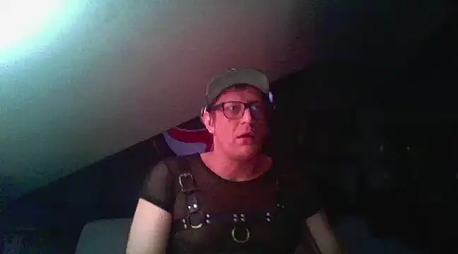 Snapshot of Bigthroaterboy chatting on December 4, 2:31 am Bigthroaterboy online show from December 4, 2:31 am