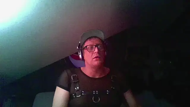 Snapshot of Bigthroaterboy chatting on December 4, 5:38 am Bigthroaterboy online show from December 4, 5:38 am