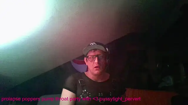 Snapshot of Bigthroaterboy chatting on December 5, 3:26 am Bigthroaterboy online show from December 5, 3:26 am
