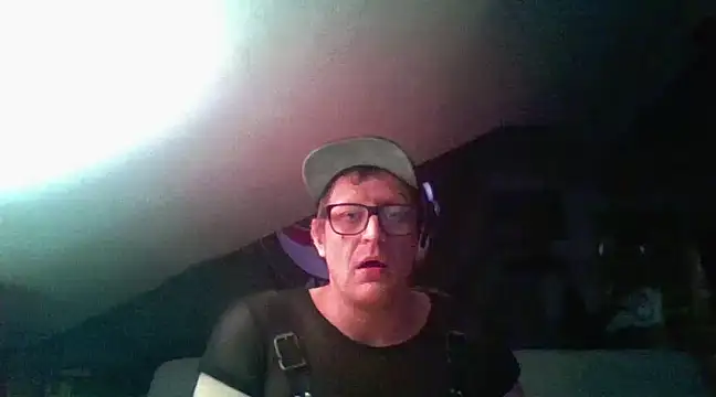 Snapshot of Bigthroaterboy chatting on December 6, 4:14 am Bigthroaterboy online show from December 6, 4:14 am