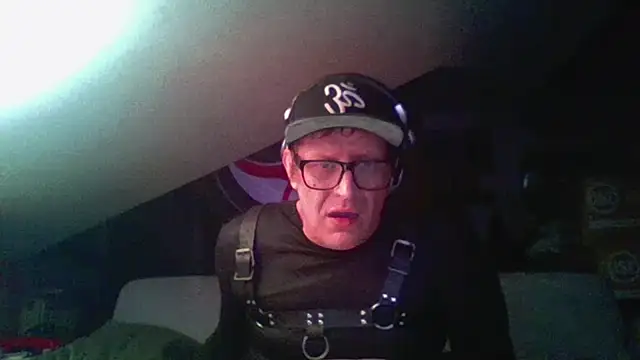 Snapshot of Bigthroaterboy chatting on December 7, 5:42 pm Bigthroaterboy online show from December 7, 5:42 pm
