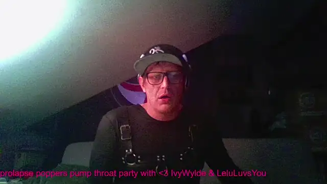 Snapshot of Bigthroaterboy chatting on December 8, 3:00 am Bigthroaterboy online show from December 8, 3:00 am