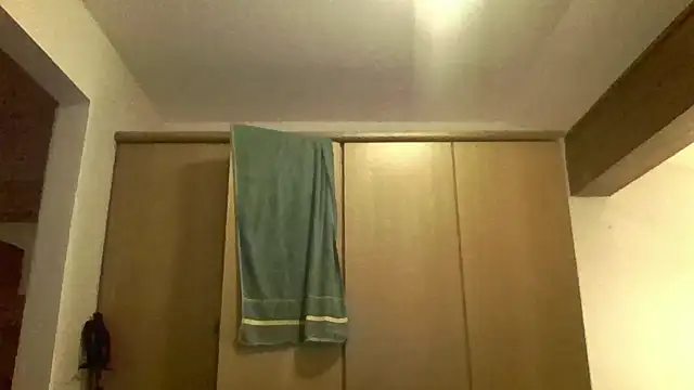 Snapshot of Bigthroaterboy chatting on December 9, 8:33 pm Bigthroaterboy online show from December 9, 8:33 pm