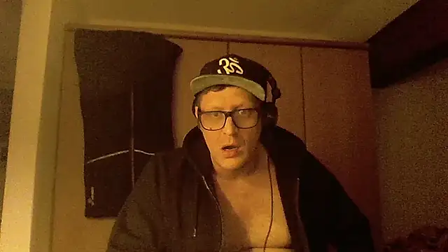 Snapshot of Bigthroaterboy chatting on December 11, 8:18 pm Bigthroaterboy online show from December 11, 8:18 pm