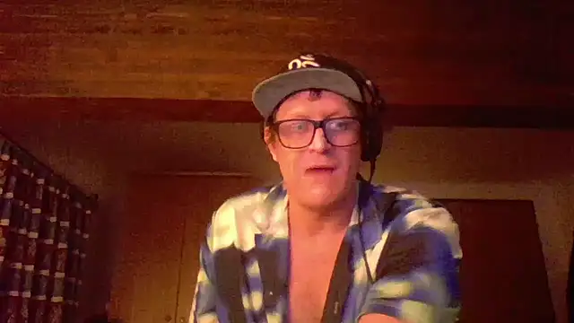 Snapshot of Bigthroaterboy chatting on December 29, 2:38 am Bigthroaterboy online show from December 29, 2:38 am