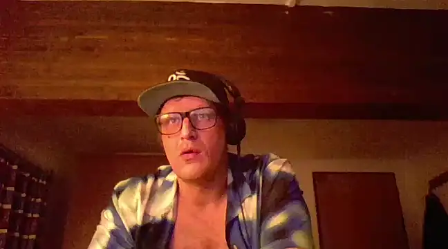 Snapshot of Bigthroaterboy chatting on January 4, 7:13 pm Bigthroaterboy online show from January 4, 7:13 pm
