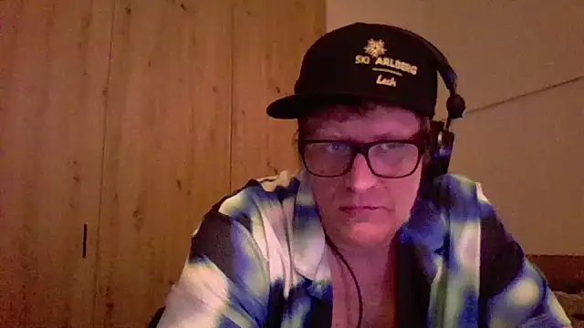 Snapshot of Bigthroaterboy chatting on January 5, 9:47 pm Bigthroaterboy online show from January 5, 9:47 pm