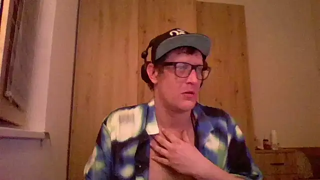 Snapshot of Bigthroaterboy chatting on January 14, 4:40 pm Bigthroaterboy online show from January 14, 4:40 pm