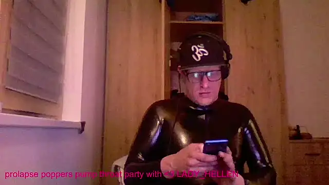 Snapshot of Bigthroaterboy chatting on January 23, 10:44 pm Bigthroaterboy online show from January 23, 10:44 pm