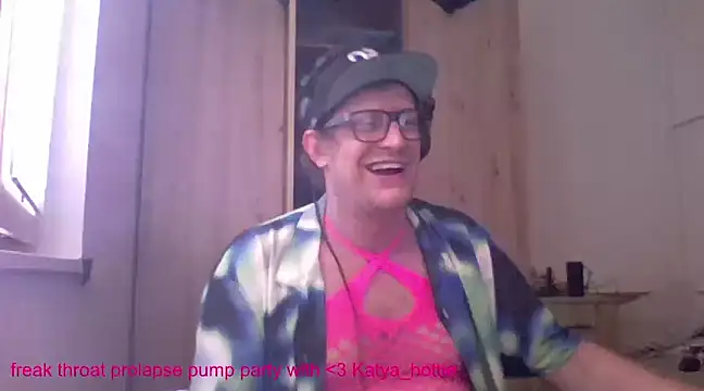Snapshot of Bigthroaterboy chatting on January 24, 1:57 pm Bigthroaterboy online show from January 24, 1:57 pm
