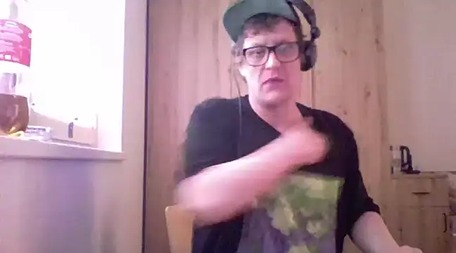 Snapshot of Bigthroaterboy chatting on January 31, 8:32 am Bigthroaterboy online show from January 31, 8:32 am