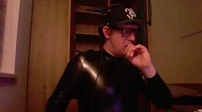 Snapshot of Bigthroaterboy chatting on February 2, 5:59 pm Bigthroaterboy online show from February 2, 5:59 pm