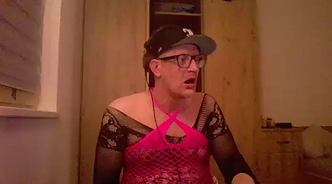 Snapshot of Bigthroaterboy chatting on February 9, 2:17 am Bigthroaterboy online show from February 9, 2:17 am