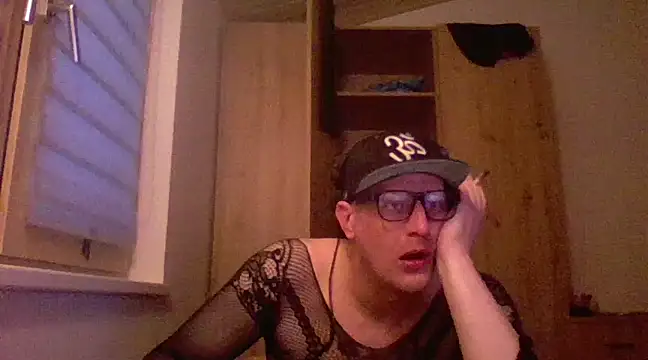 Snapshot of Bigthroaterboy chatting on February 9, 4:40 pm Bigthroaterboy online show from February 9, 4:40 pm