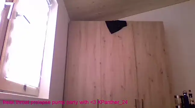 Snapshot of Bigthroaterboy chatting on February 14, 2:44 pm Bigthroaterboy online show from February 14, 2:44 pm