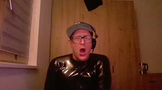 Snapshot of Bigthroaterboy chatting on February 16, 12:52 am Bigthroaterboy online show from February 16, 12:52 am