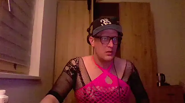 Snapshot of Bigthroaterboy chatting on February 19, 5:27 pm Bigthroaterboy online show from February 19, 5:27 pm