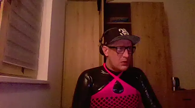 Snapshot of Bigthroaterboy chatting on February 19, 9:03 pm Bigthroaterboy online show from February 19, 9:03 pm