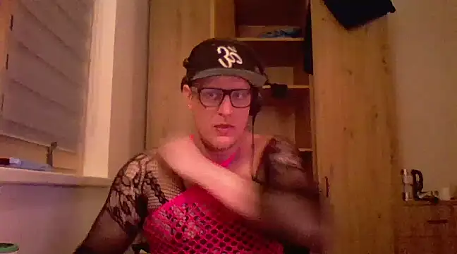 Snapshot of Bigthroaterboy chatting on February 28, 7:56 pm Bigthroaterboy online show from February 28, 7:56 pm