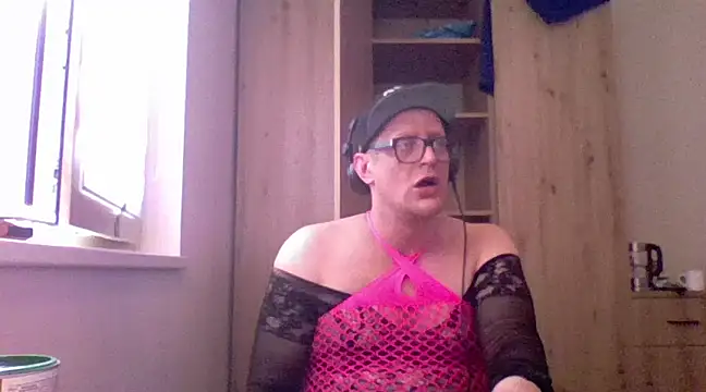 Snapshot of Bigthroaterboy chatting on March 1, 8:13 am Bigthroaterboy online show from March 1, 8:13 am