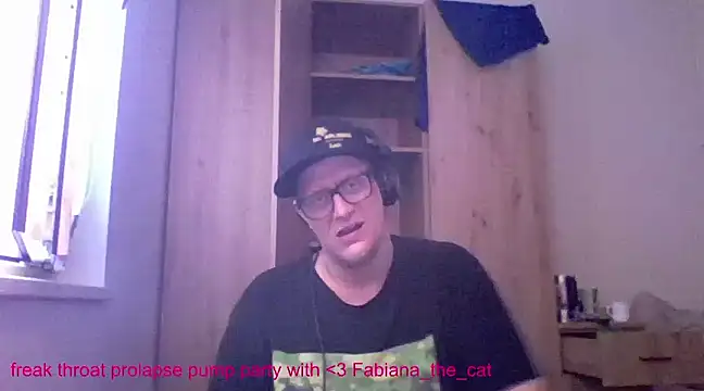 Snapshot of Bigthroaterboy chatting on March 1, 3:16 pm Bigthroaterboy online show from March 1, 3:16 pm