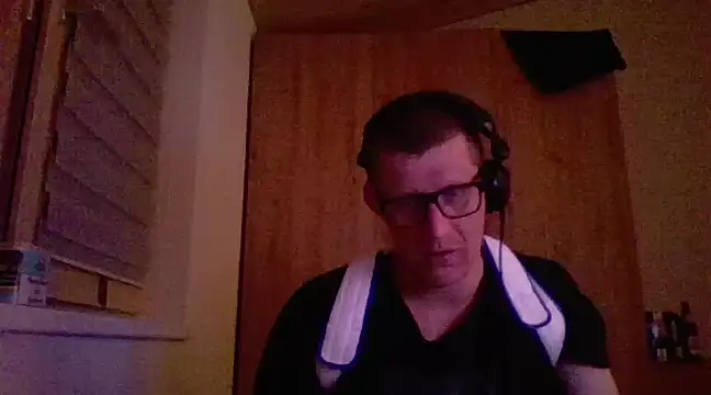 Snapshot of Bigthroaterboy chatting on March 2, 9:43 pm Bigthroaterboy online show from March 2, 9:43 pm