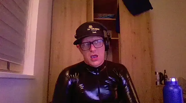 Snapshot of Bigthroaterboy chatting on March 3, 3:52 am Bigthroaterboy online show from March 3, 3:52 am