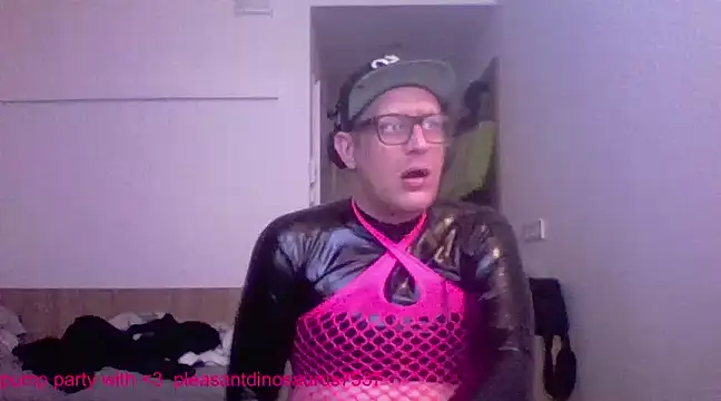 Snapshot of Bigthroaterboy chatting on March 7, 10:02 am Bigthroaterboy online show from March 7, 10:02 am