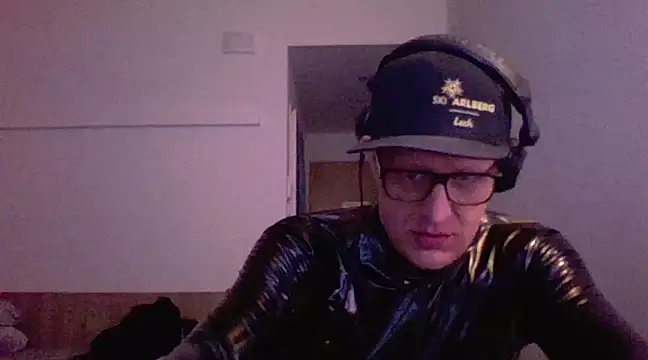 Snapshot of Bigthroaterboy chatting on March 8, 6:43 am Bigthroaterboy online show from March 8, 6:43 am