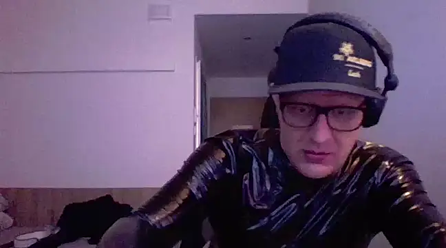 Snapshot of Bigthroaterboy chatting on March 8, 2:51 pm Bigthroaterboy online show from March 8, 2:51 pm