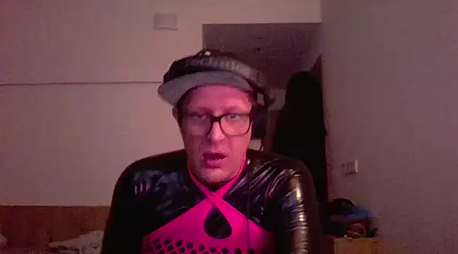 Snapshot of Bigthroaterboy chatting on March 11, 6:21 am Bigthroaterboy online show from March 11, 6:21 am