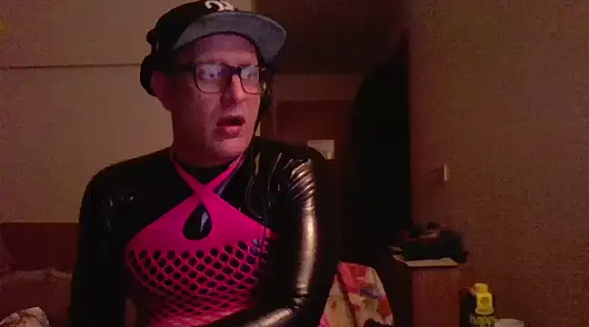 Snapshot of Bigthroaterboy chatting on March 16, 12:01 am Bigthroaterboy online show from March 16, 12:01 am