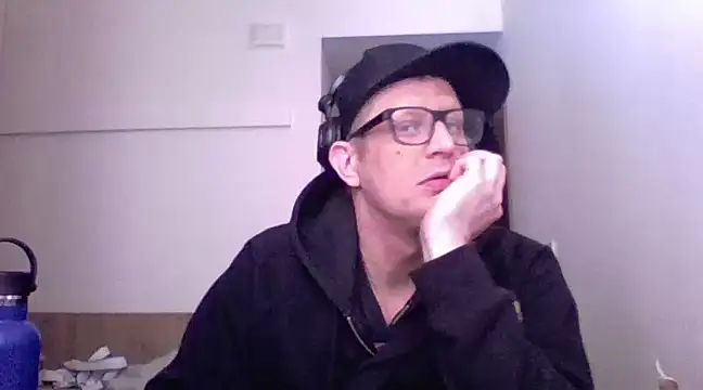 Snapshot of Bigthroaterboy chatting on March 16, 10:00 am Bigthroaterboy online show from March 16, 10:00 am