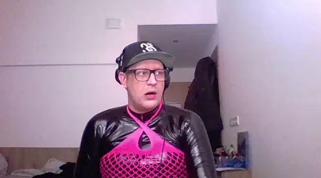 Snapshot of Bigthroaterboy chatting on March 21, 1:56 pm Bigthroaterboy online show from March 21, 1:56 pm