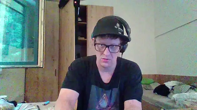 Snapshot of Bigthroaterboy chatting on September 8, 4:17 pm Bigthroaterboy online show from September 8, 4:17 pm
