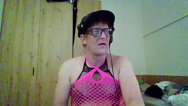 Snapshot of Bigthroaterboy chatting on September 9, 4:23 am Bigthroaterboy online show from September 9, 4:23 am