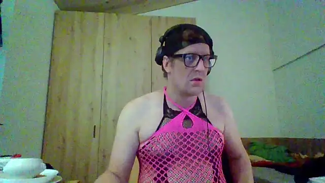 Snapshot of Bigthroaterboy chatting on September 16, 4:30 pm Bigthroaterboy online show from September 16, 4:30 pm