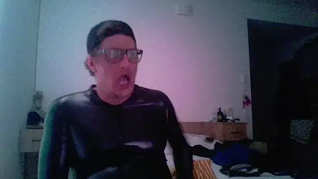 Snapshot of Bigthroaterboy chatting on March 21, 4:39 am Bigthroaterboy online show from March 21, 4:39 am