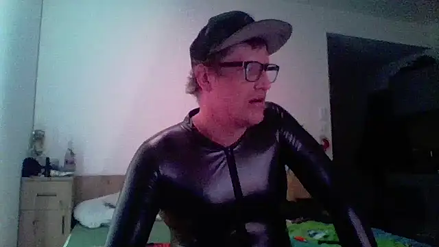 Snapshot of Bigthroaterboy chatting on April 6, 5:14 pm Bigthroaterboy online show from April 6, 5:14 pm