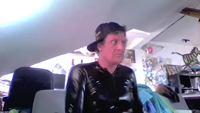 Snapshot of Bigthroaterboy chatting on May 1, 1:48 pm Bigthroaterboy online show from May 1, 1:48 pm