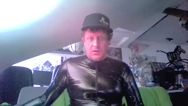 Snapshot of Bigthroaterboy chatting on May 8, 5:07 pm Bigthroaterboy online show from May 8, 5:07 pm