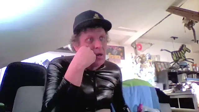 Snapshot of Bigthroaterboy chatting on May 9, 5:18 pm Bigthroaterboy online show from May 9, 5:18 pm